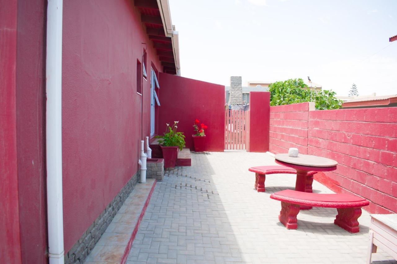 Tina'S Bed And Breakfast Swakopmund Exterior foto